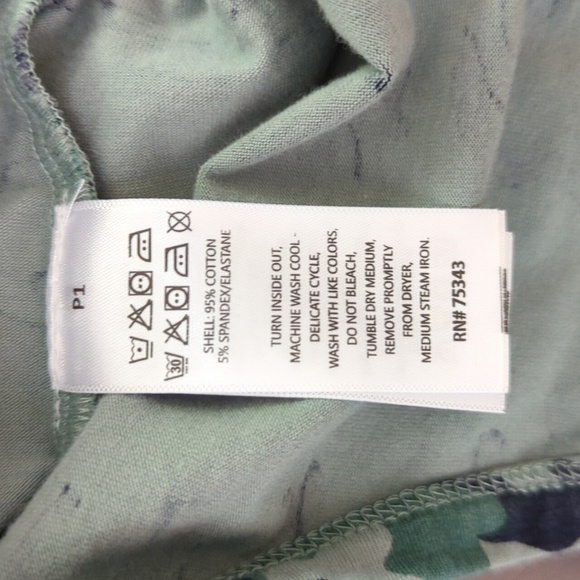 LIKE NEW Tommy Bahama Baby Boy's Dinosaur Camo Long Sleeve Bodysuit Onesie 6-9m - Picture 7 of 7